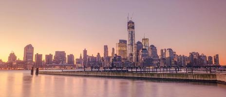 newyork stadshorisont i soluppgången foto