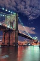 urban bridge nattbild