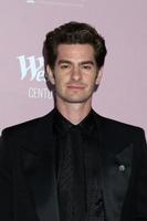 los angeles 9 mars, andrew garfield vid den 24:e årliga kostymdesigners guild award på eli och edythe breda scenen den 9 mars 2022 i Santa monica, ca. foto