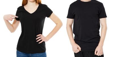 skjorta design och människor koncept - närbild av ung man och kvinna i tom svart tshirt front isolerade. mock up mall för design print foto