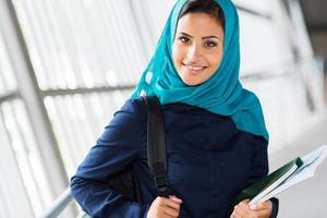 kvinnlig muslimsk högskolestudent