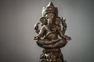 ganesha är framgångens gud. att hinduer i Indien och buddhister runt om i världen respekterar och dyrkar. foto