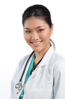 porträtt av en lycklig kvinnlig läkare foto