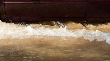 sidovagn med översvämning. foto