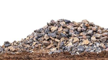 isolerar granitpålar på marken. foto