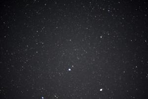 sommarstjärnhimmel på natten och Vintergatan foto