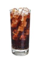 coca cola drickglas med isolerade isbitar foto