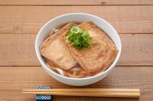 japansk mat, kitsune udon foto