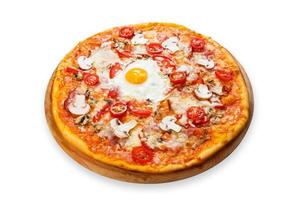 läcker pizza med svamp, bacon och ägg