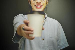 kaffe leende ögonblick foto