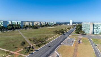 brasilien, maj 2019 - utsikt över byggnaderna i den brasilianska federala regeringens ministerier foto