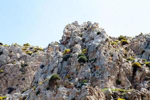 höga berg och klippor i Grekland Rhodos foto