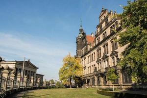 delar av historiska byggnader i gammal tysk arkitektur i Dresden foto