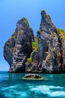 stenar klippor i havet, ko yung island, phi phi, andamansjön, k foto