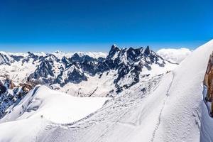 snöiga berg chamonix, mont blanc, haute-savoie, alperna, frankrike foto