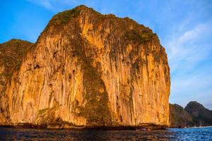 klippor i solnedgången, phi phi leh öarna, Andamansjön, krabi, foto