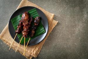 grillat kycklingleverspett i asiatisk stil foto
