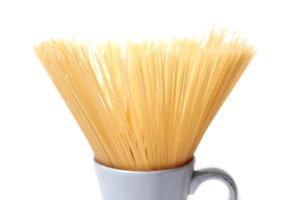 rå spagetti foto