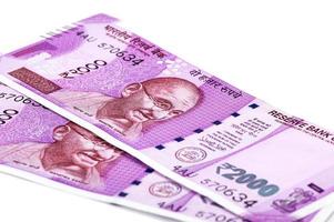 ny indisk valuta på Rs 2000 isolerad på vit bakgrund. publicerades den 9 november 2016. foto