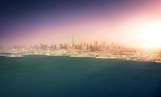 Dubais skyline vid solnedgången, Förenade Arabemiraten foto