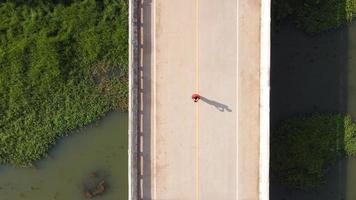 Flygfoto på bron ovanför river.thailand foto