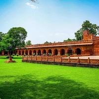 arkitekturen vid taj mahal är ett mausoleum i elfenbensvit marmor på södra stranden av yamuna-floden i den indiska staden agra, uttar pradesh, taj mahal, agra, uttar pradesh, indien, utsikt över solig dag foto