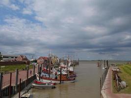 hamnen i greetsiel i tyskland foto