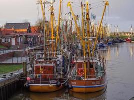 greetsiel vid den tyska nordsjökusten foto