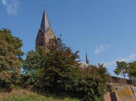 maastricht och kessel vid floden Maas foto