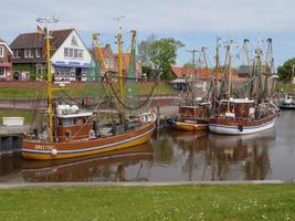 hamnen i greetsiel i tyskland foto