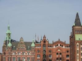 staden hamburg vid floden elbe foto