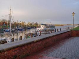 greetsiel vid den tyska nordsjökusten foto