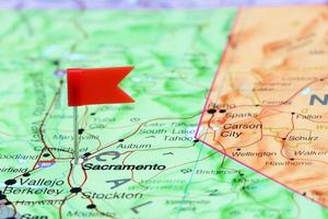 Sacramento fästs på en karta över USA