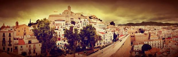 panorama av gamla staden ibiza, Spanien foto