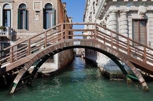 Venedig, Italien. en bro över Grand Canal foto