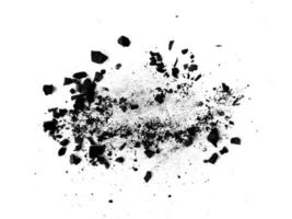 träkol eller koldamm. svart kol konsistens. svart träkol damm isolerad på vit bakgrund foto