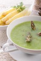grön sparris soppa foto
