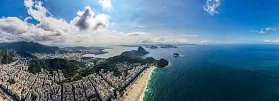 Copacabana Beach, Rio de Janeiro, Brasilien. sommarens resmål. flygperspektiv. foto