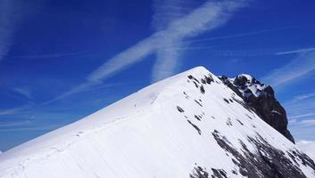 Titlis snöberg toppar horisontellt i Schweiz, Europa foto