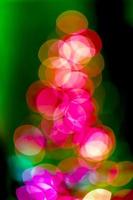 julgran bokeh bakgrund. glitter och ljus abstrakt. foto