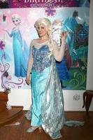 los angeles, 26 nov - elsa impersonator på amelie baileys 2:a födelsedagsfest i privat bostad den 26 november 2017 i studio city, ca. foto