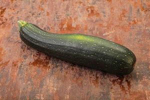 välsmakande ung organisk naturlig zucchini foto