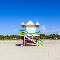 livräddarstuga på tom strand, Miami Beach, Florida, USA