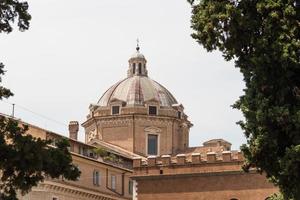 stor kyrka i centrum av Rom, Italien. foto