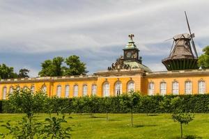 södra fasaden av sanssouci bildgalleri i potsdam, tyskland foto