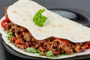 burrito med köttfärs och bönor foto