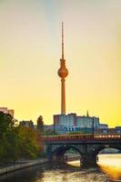 berlin stadsbild tidigt på morgonen