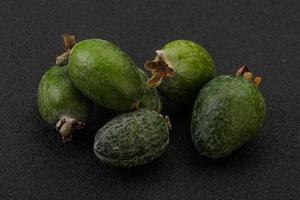 tropisk grön söt frukt feijoa foto