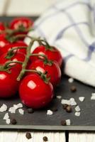 tomater och salt foto