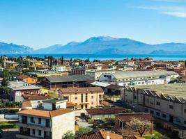 hdr Gardasjön i desenzano del garda foto